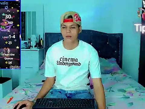 Liamscott  online show from March 14, 2025, 2:42 am