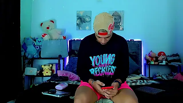 Liamscott  online show from March 14, 2026, 11:32 pm