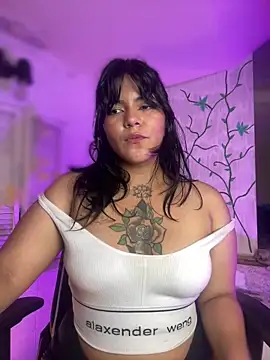 Snapshot of JulianaCastillo chatting on January 19, 2025, 2:06 pm JulianaCastillo online show from January 19, 2025, 2:06 pm