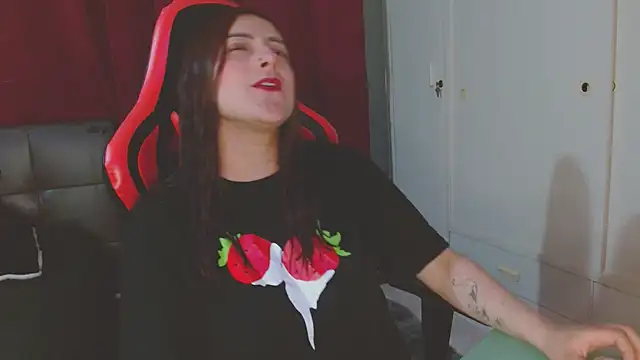 Noamartin  online show from December 10, 2024, 2:05 am