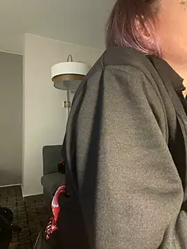 Snapshot of renegade_vyxxen chatting on December 20, 2024, 5:47 am renegade vyxxen online show from December 20, 2024, 5:47 am