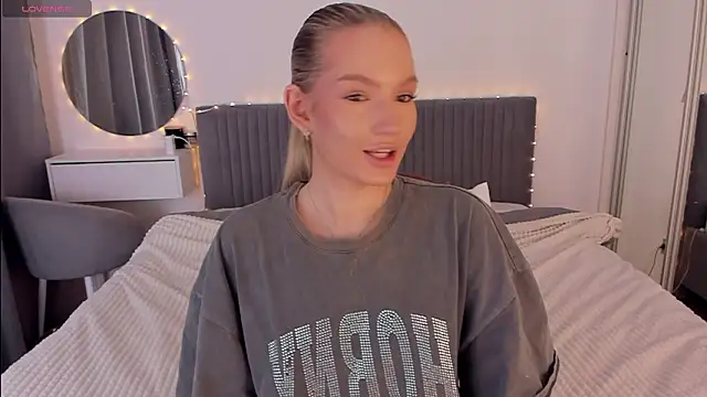 CassieRayss online show from January 16, 2026, 3:49 pm