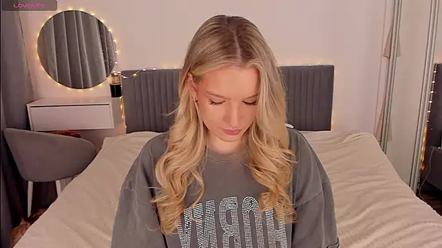 CassieRayss online show from February 25, 2026, 2:27 pm