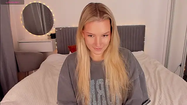 CassieRayss online show from March 16, 2026, 8:07 am