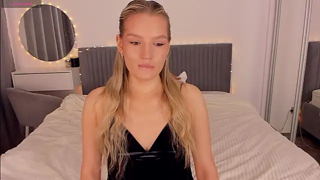 CassieRayss online show from March 18, 2026, 8:39 am