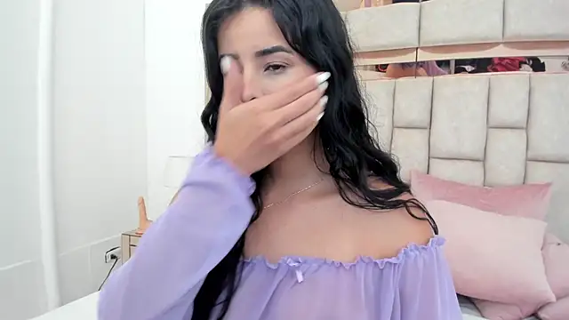 emma castilloo online show from December 7, 2024, 12:24 pm