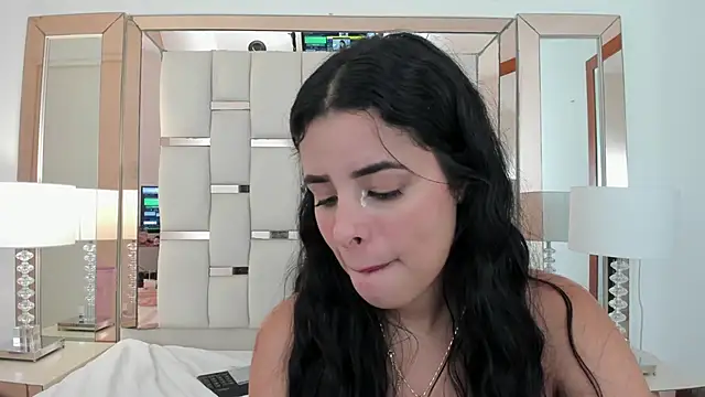 emma castilloo online show from December 8, 2024, 6:06 pm