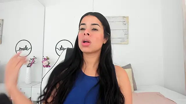 emma castilloo online show from March 3, 2025, 12:48 pm