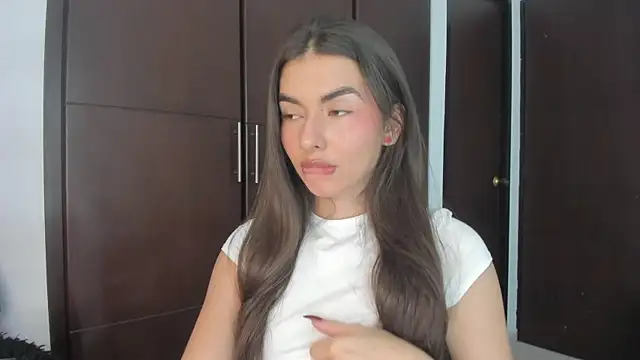 Snapshot of Coralinee_01 chatting on January 31, 2025, 11:56 pm Coralinee 01 online show from January 31, 2025, 11:56 pm