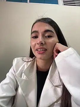 Snapshot of Coralinee_01 chatting on November 13, 2025, 5:23 pm Coralinee 01 online show from November 13, 2025, 5:23 pm