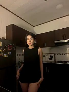 Snapshot of Coralinee_01 chatting on November 21, 2025, 12:21 am Coralinee 01 online show from November 21, 2025, 12:21 am