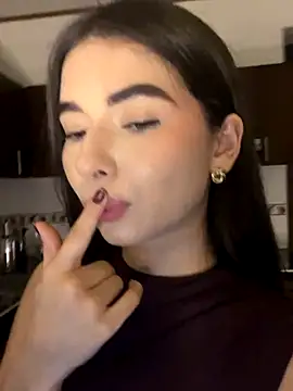 Snapshot of Coralinee_01 chatting on November 26, 2025, 12:44 am Coralinee 01 online show from November 26, 2025, 12:44 am