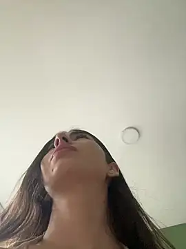 Coralinee 01 online show from June 7, 2026, 10:24 pm
