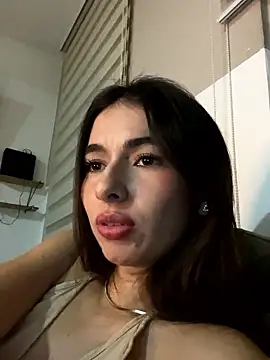 Coralinee 01 online show from June 8, 2026, 1:28 am
