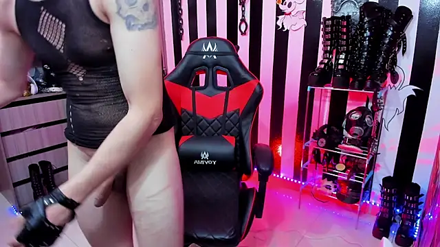 daven56 online show from February 17, 2025, 1:32 pm