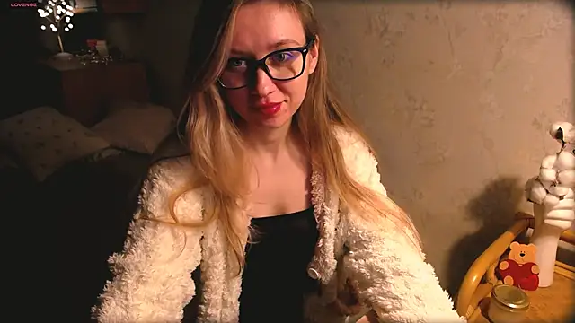 Lina Roo online show from April 22, 2026, 5:58 pm