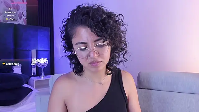 Amareto  online show from March 22, 2025, 5:41 pm