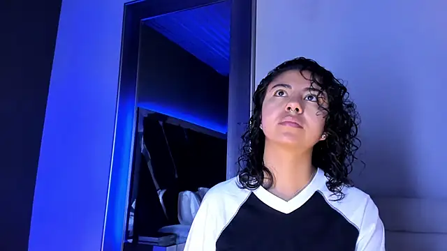 Amareto  online show from September 18, 2025, 1:13 pm