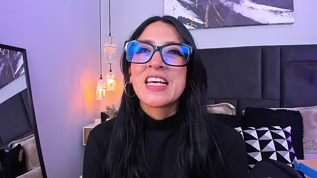 kira moon   online show from March 13, 2026, 9:10 pm