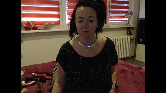 Alexie33 online show from April 10, 2026, 6:18 am