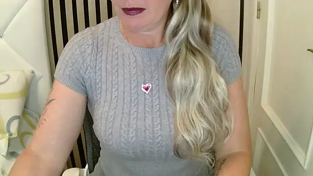 xxNoeliaxx online show from March 15, 2026, 8:42 am