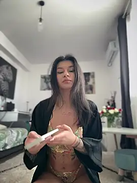 Snapshot of Simply_the_best chatting on February 3, 2026, 1:05 pm Simply the best online show from February 3, 2026, 1:05 pm