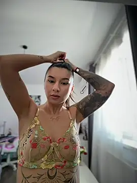 Snapshot of Simply_the_best chatting on February 22, 2026, 10:58 am Simply the best online show from February 22, 2026, 10:58 am