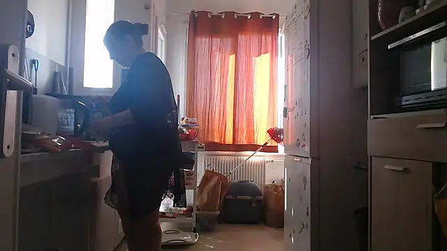 FrancaiseLynne online show from March 20, 2026, 3:06 pm