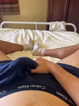 h0rnyguy001 online show from April 17, 2026, 6:27 am