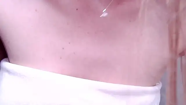 caarlywhitee online show from April 5, 2026, 12:52 am