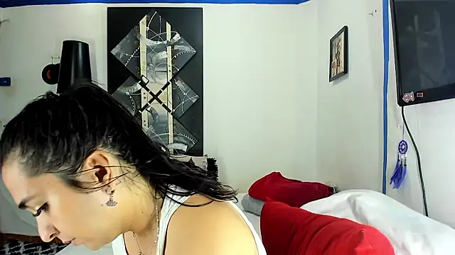 SARAMISHA online show from April 17, 2026, 10:35 pm