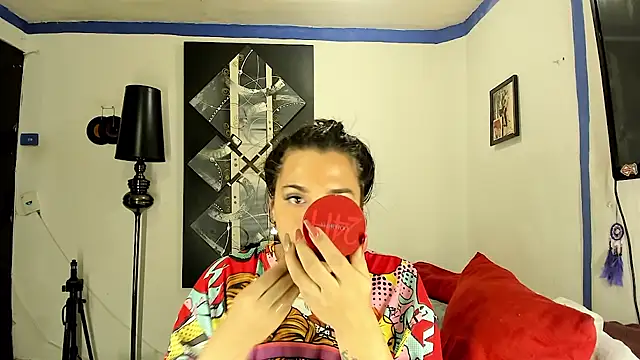 SARAMISHA online show from April 19, 2026, 6:21 pm