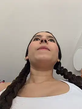 LittleDoll    online show from May 12, 2026, 12:46 pm
