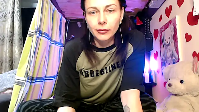 HarleyQuinn 69 online show from March 3, 2025, 8:00 pm