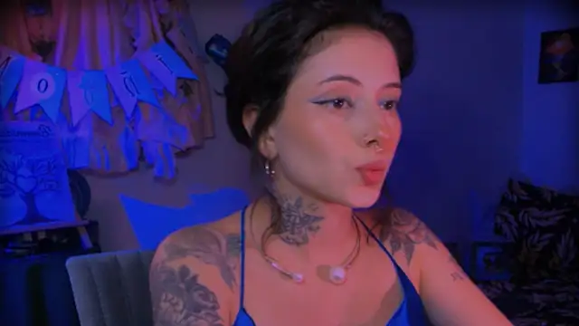 LiliJones  online show from April 1, 2026, 7:44 pm