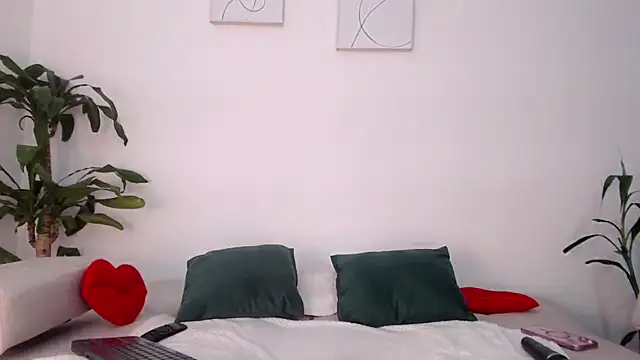 NicollColeman online show from November 24, 2025, 7:24 pm