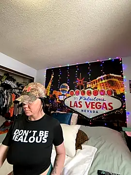 SidneyRaee online show from December 2, 2024, 5:04 pm