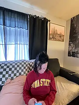 SidneyRaee online show from December 9, 2024, 8:01 pm