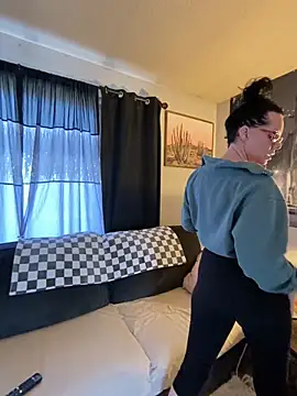 SidneyRaee online show from December 10, 2024, 7:43 pm