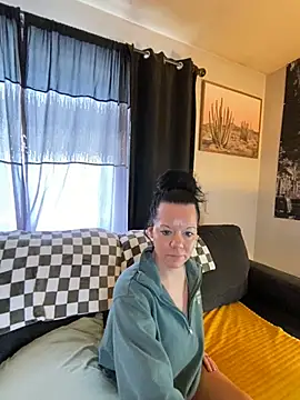 SidneyRaee online show from December 13, 2024, 8:15 pm