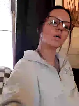 SidneyRaee online show from March 18, 2025, 5:42 pm