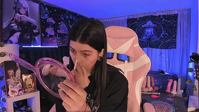 LanaKyutt online show from March 4, 2025, 11:43 pm