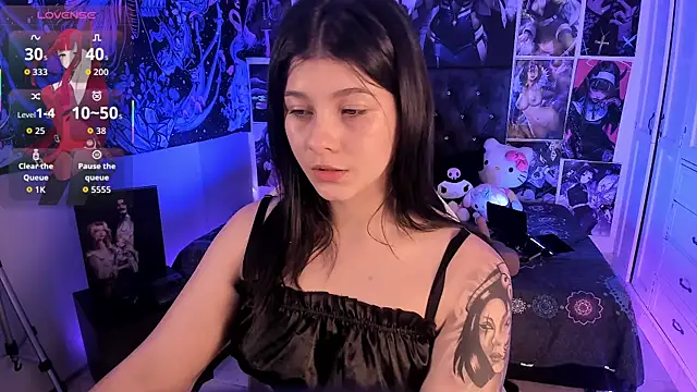 LanaKyutt online show from April 17, 2026, 10:35 pm