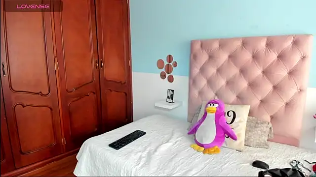 Snapshot of _Sarahh_0 chatting on December 6, 2024, 1:33 pm Sarahh 0 online show from December 6, 2024, 1:33 pm