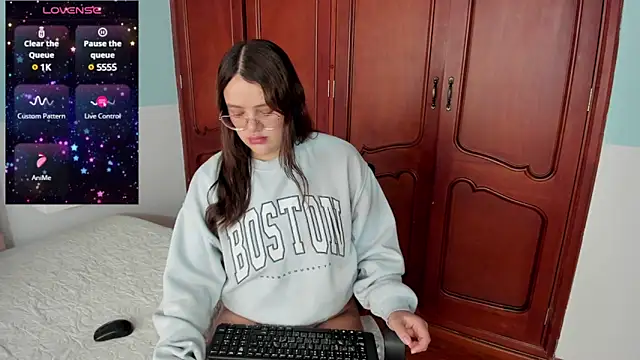 Snapshot of _Sarahh_0 chatting on December 12, 2024, 1:39 pm Sarahh 0 online show from December 12, 2024, 1:39 pm