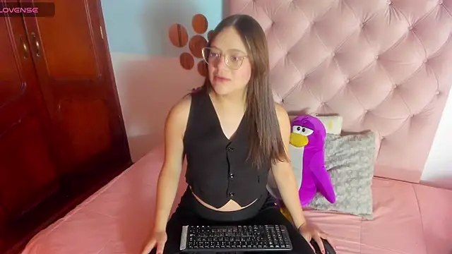 Snapshot of _Sarahh_0 chatting on February 28, 2025, 1:58 pm Sarahh 0 online show from February 28, 2025, 1:58 pm