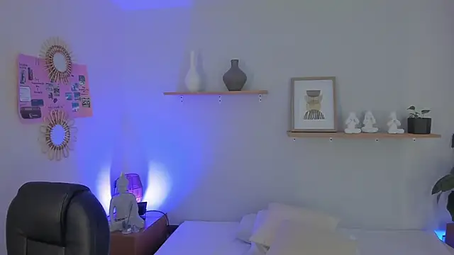 moll1e  online show from March 3, 2025, 12:16 pm