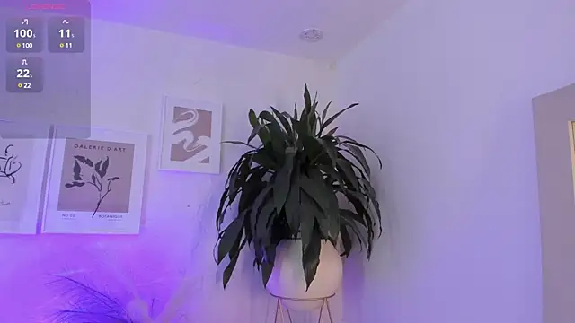 moll1e  online show from March 17, 2025, 7:48 pm