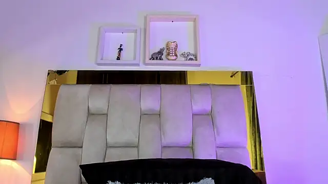 Snapshot of emmy_r chatting on December 20, 2024, 12:16 pm emmy r online show from December 20, 2024, 12:16 pm