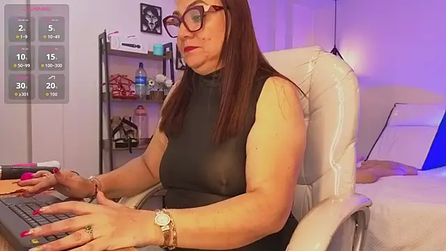 lady nylon  online show from January 18, 2026, 12:20 pm